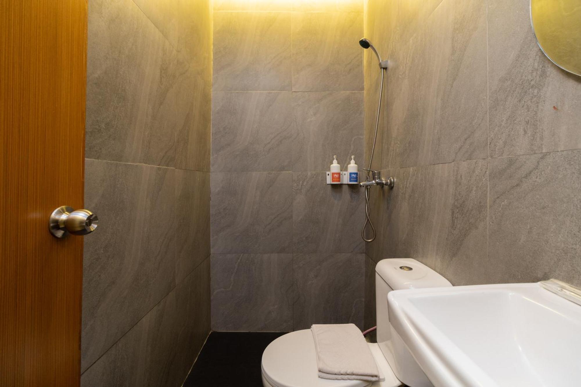 Sans Hotel Suryakencana Bogor Phòng bức ảnh